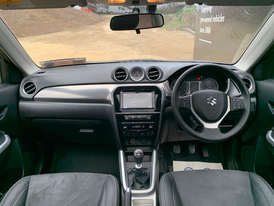 2016 Suzuki Vitara - image 14