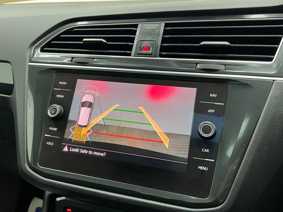 2023 Volkswagen Tiguan - image 20