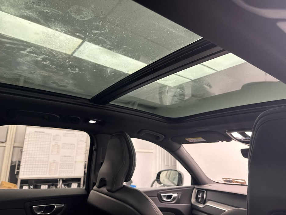 2023 Volvo XC60 - image 24