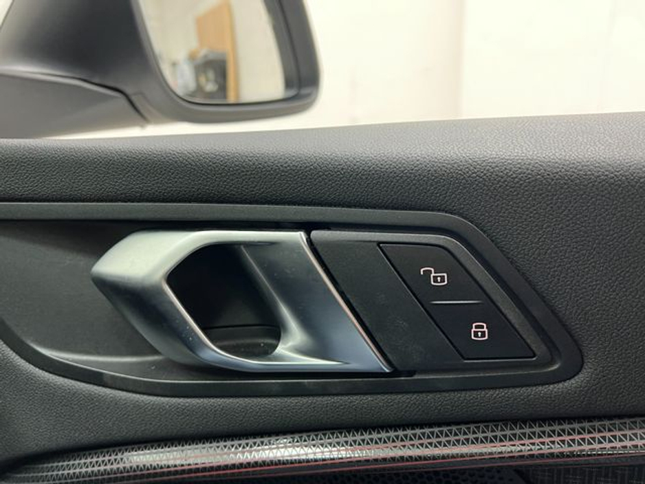 2023 BMW 1 Series - image 31