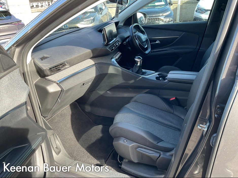 2021 Peugeot 5008 - image 9