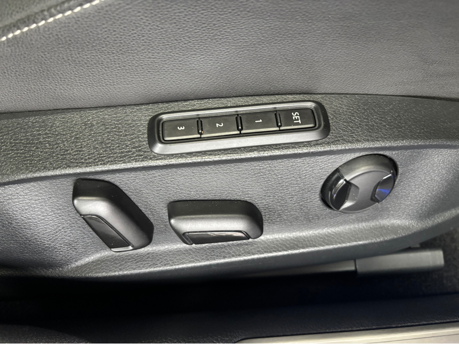 2019 Volkswagen Golf - image 12