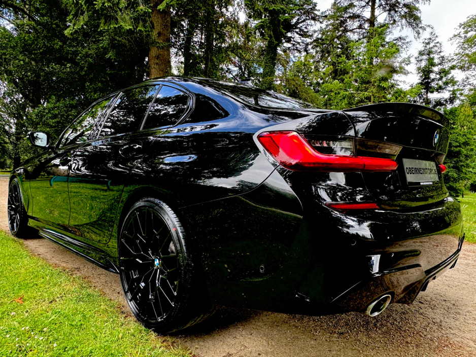 2022 BMW 3 Series - image 17