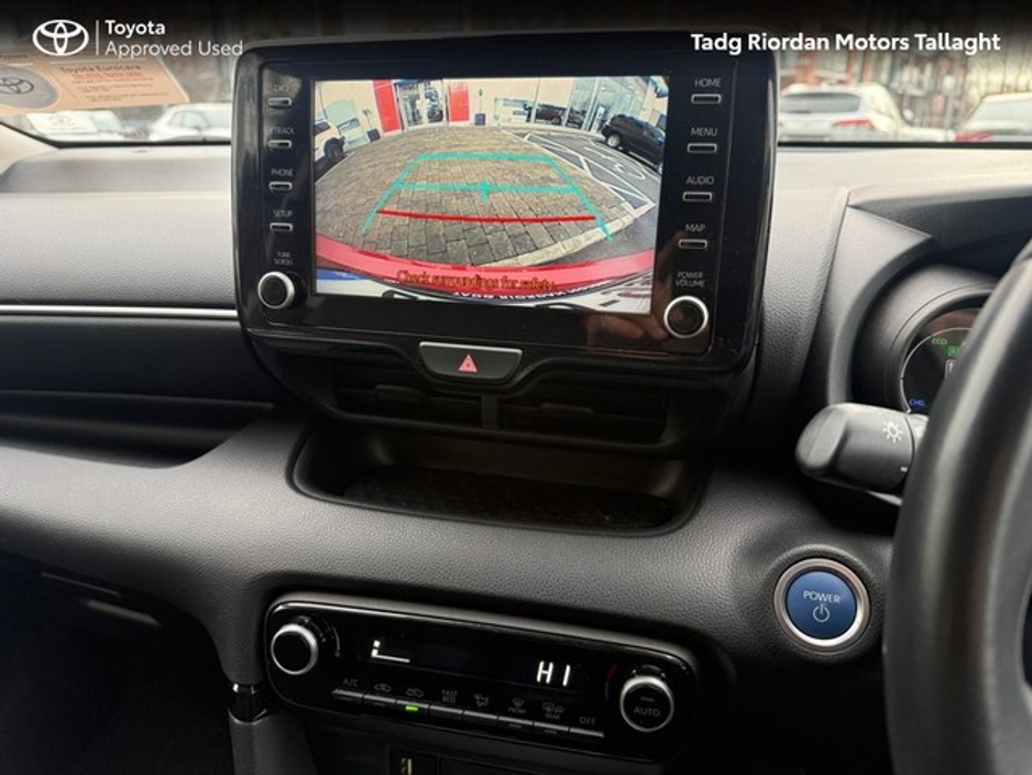 2022 Toyota Yaris - image 14