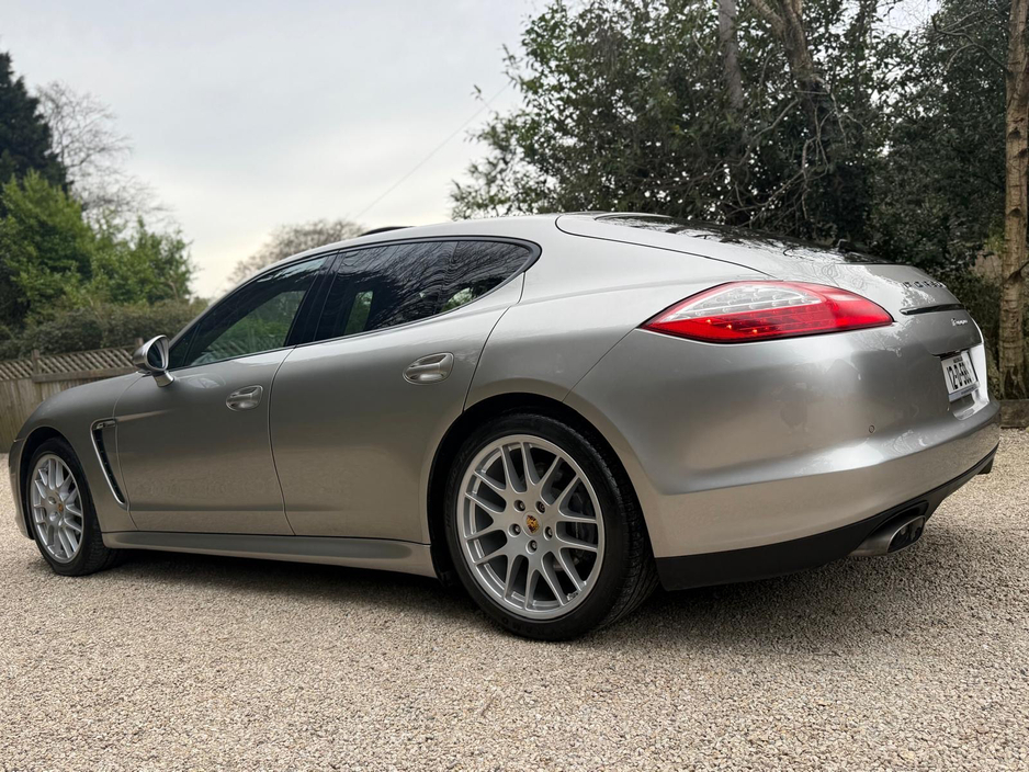 2012 Porsche Panamera - image 7