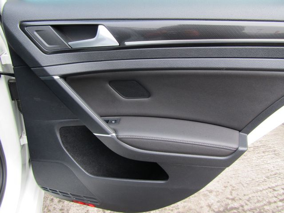 2015 Volkswagen Golf GOLF R ESTATE AWD 5DR Auto €21,950