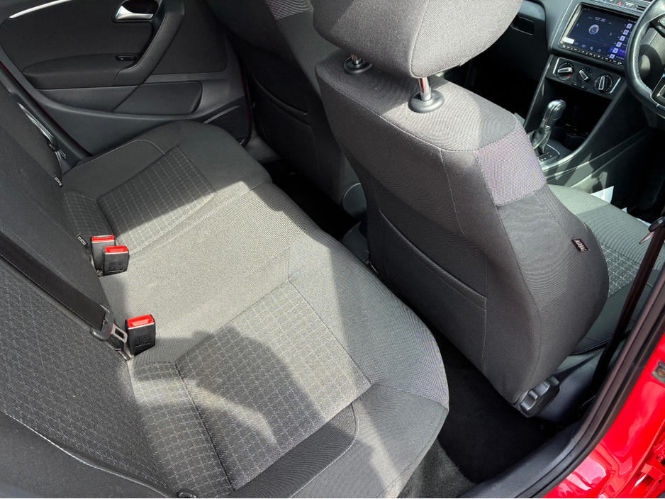 2014 Volkswagen Polo - image 15