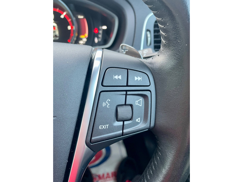 2017 Volvo V40 - image 28