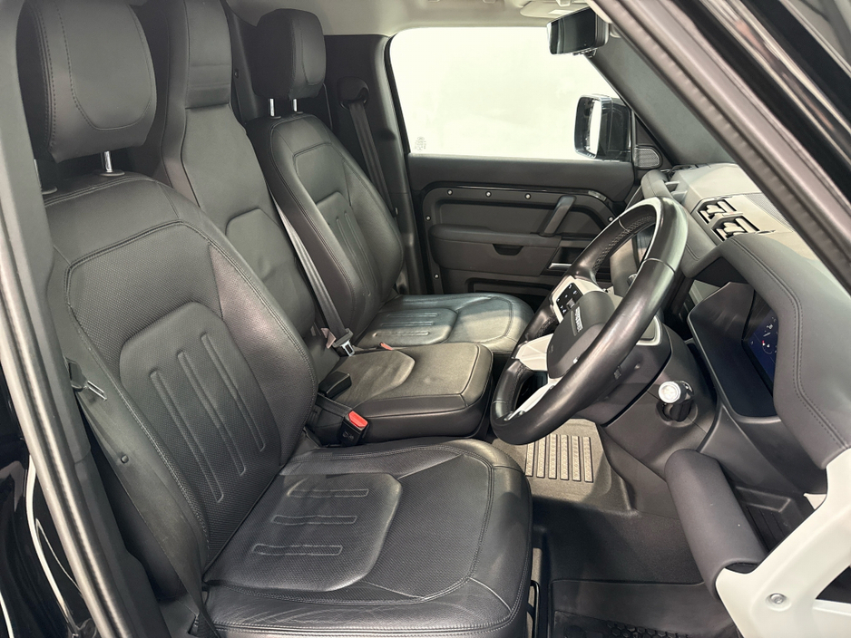 2021 Land Rover Defender - image 18