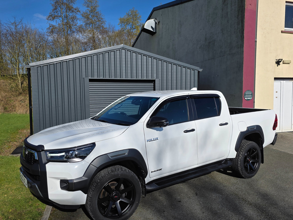 2023 Toyota Hilux - image 5