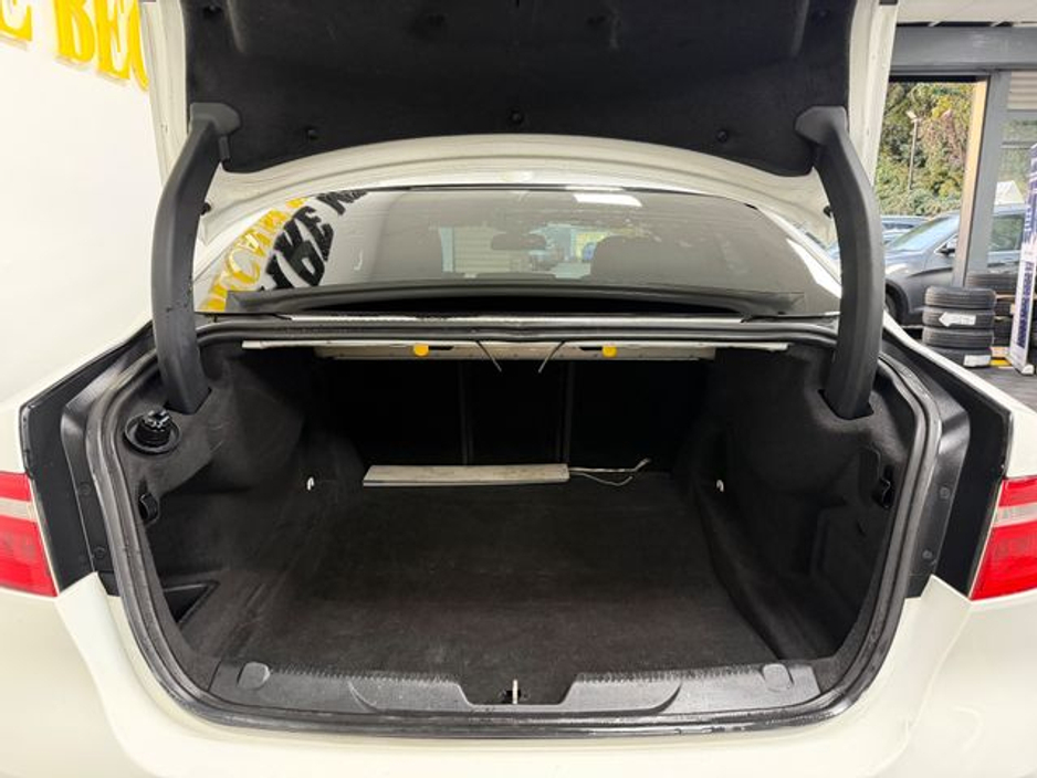 2016 Jaguar XE 2.0D R-sport (163PS) 4DR €12,777