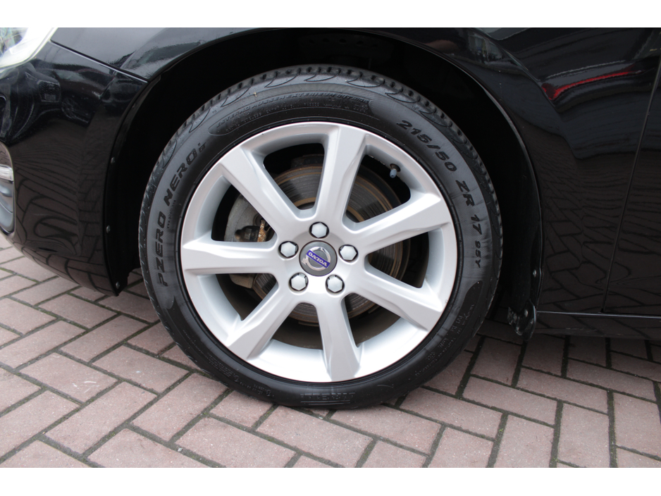 2017 Volvo S60 - image 22