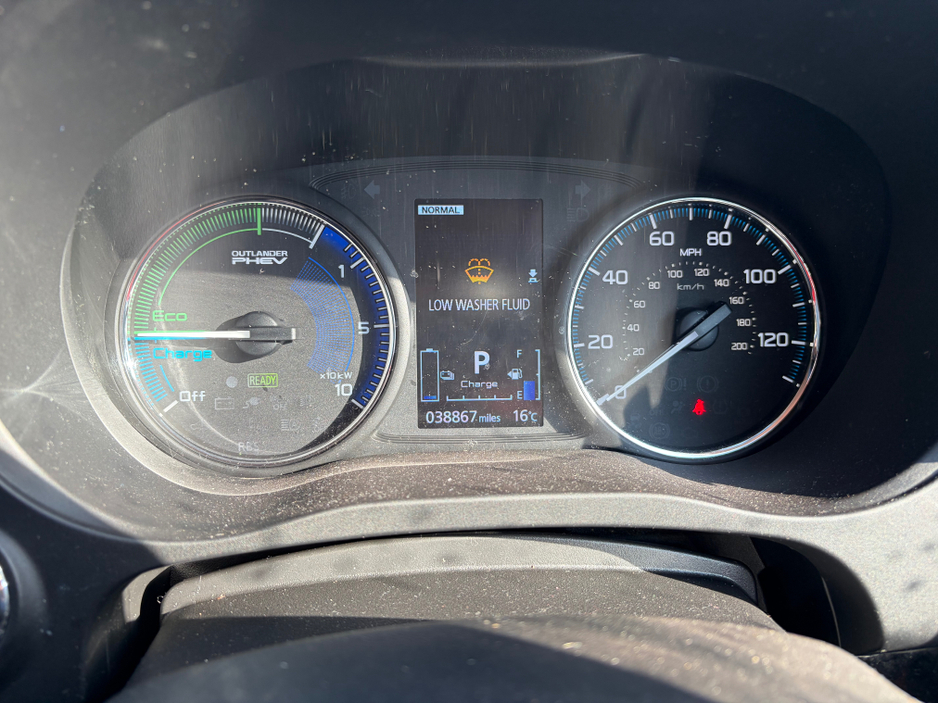 2020 Mitsubishi Outlander - image 13