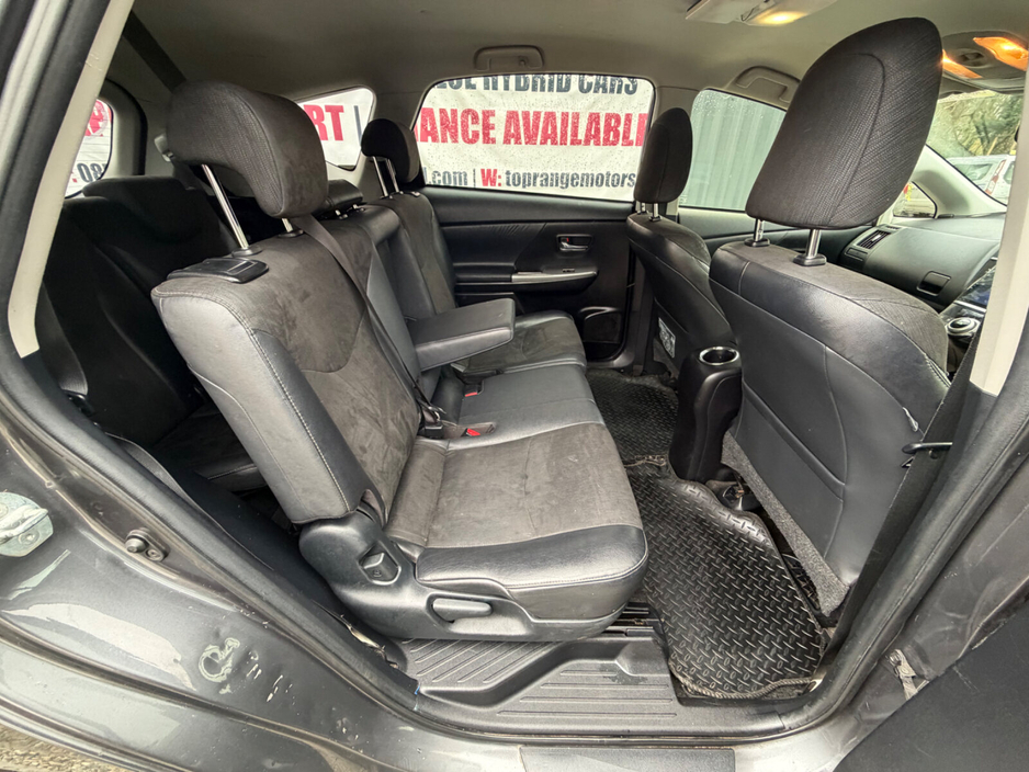 2016 Toyota Prius - image 9