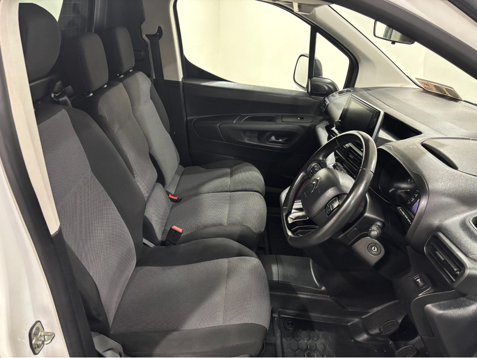 2020 Citroen Berlingo - image 10