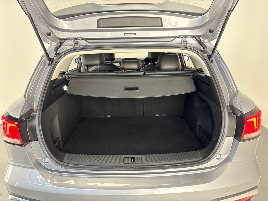 2022 MG 5 EXCLUSIVE**HEATED LEATHER SEATS**SEMI DIGITAL DASH**TOUCHSCREEN INFOTAINMENT**APPLE CAR PLAY**MULTIFUNCTIONAL STEERING WHEEL**CRUISE CONTROL**REVERSE CAMERA**PARKING SENSORS**KEYLESS START**ISOFIX** €18,995