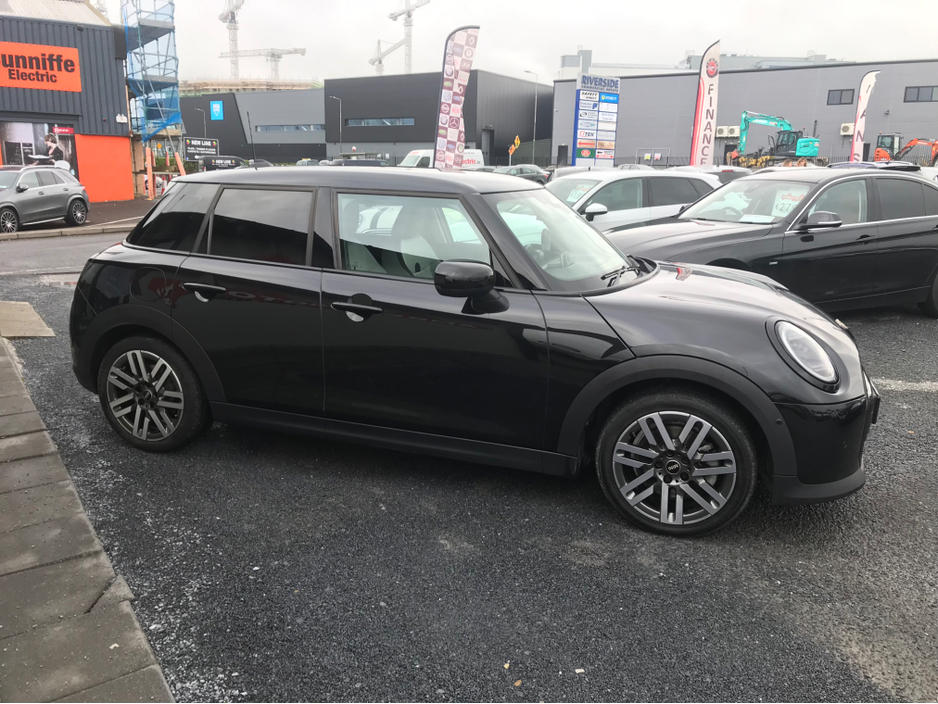 2024 MINI Cooper 42GD CLASSIC C 5DR AUTO €33,750