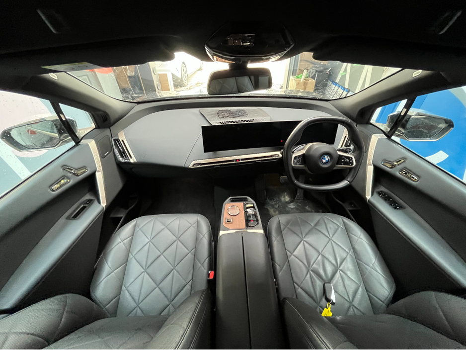 2023 BMW iX - image 18