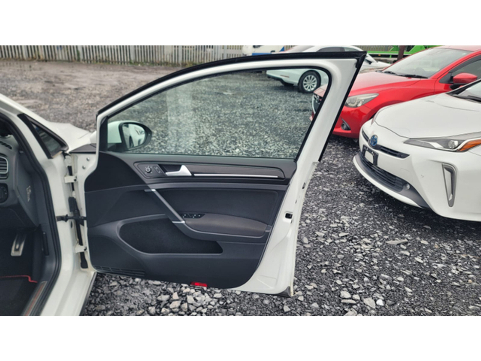 2016 Volkswagen Golf - image 7