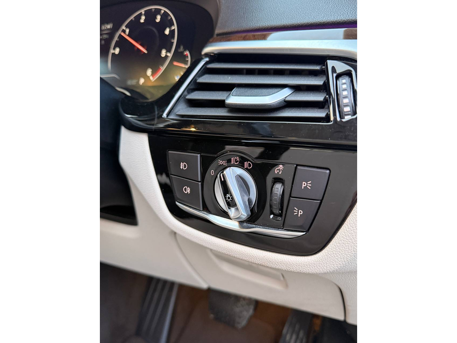 2019 BMW 5 Series - image 24