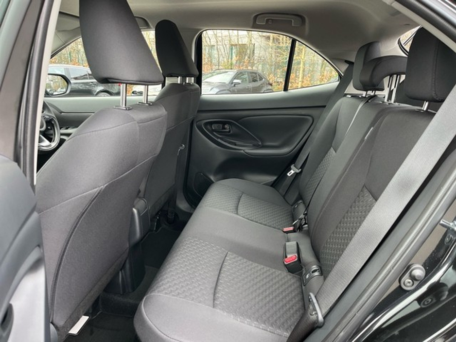 2025 Toyota Yaris Cross - image 7