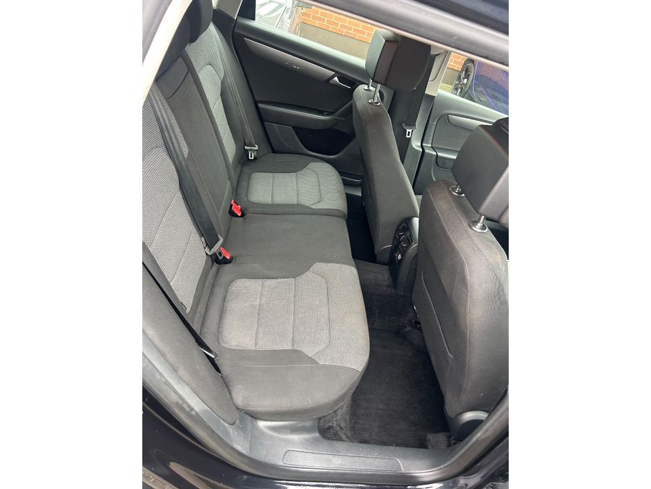 2013 Volkswagen Passat - image 10