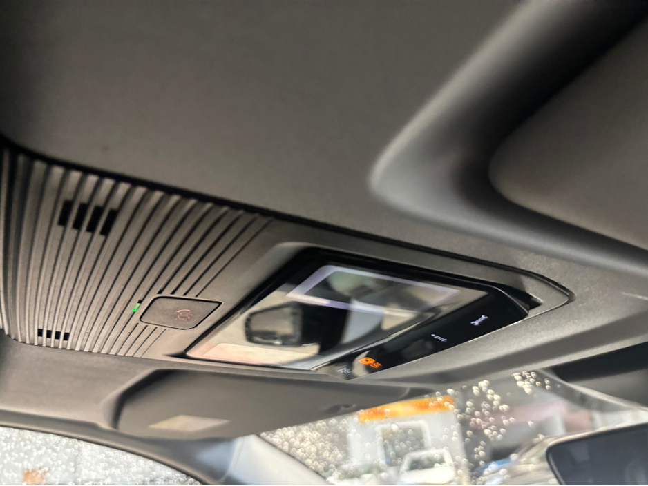 2025 Volkswagen Caddy - image 9