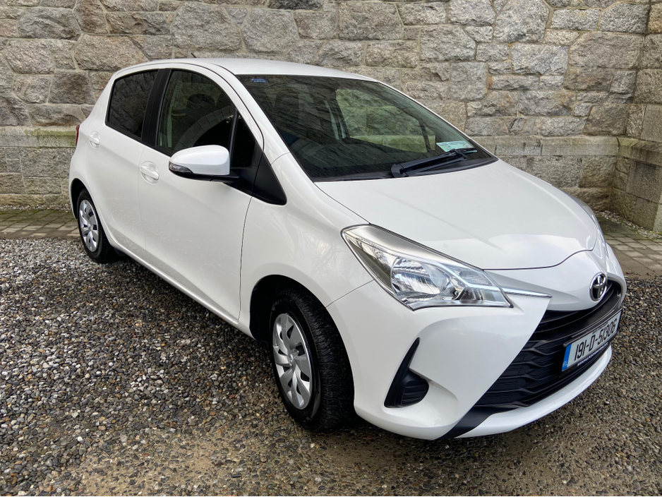 2019 Toyota Vitz - image 3