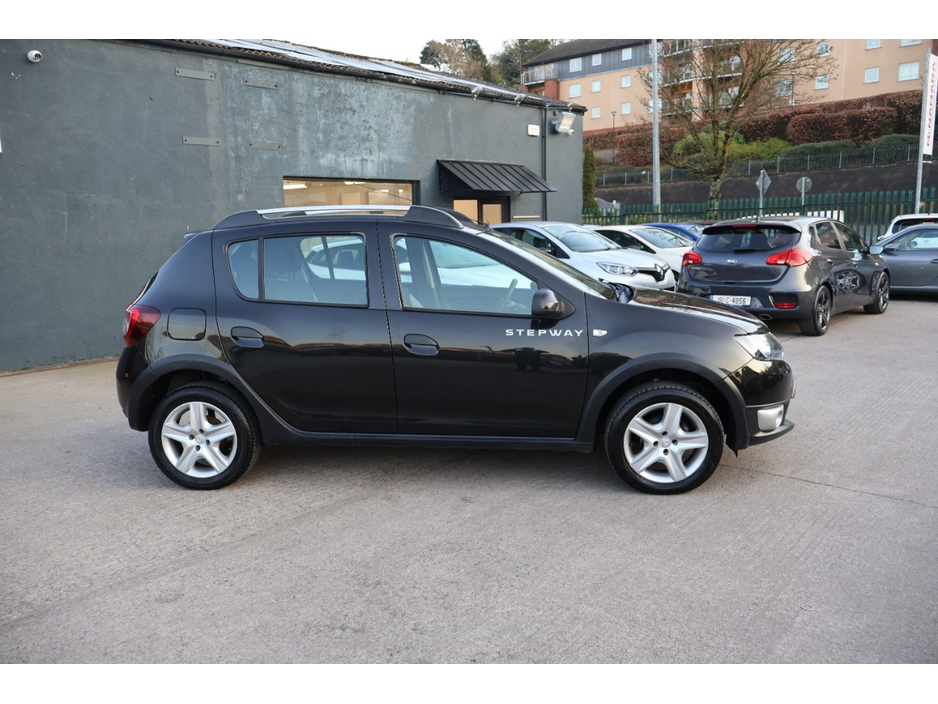 2016 Dacia Sandero - image 10