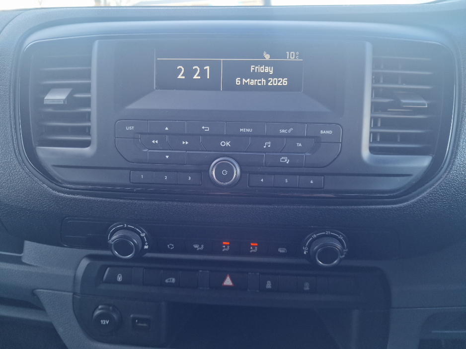 2022 Opel Vivaro - image 13