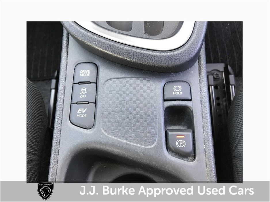 2024 Toyota Yaris - image 25