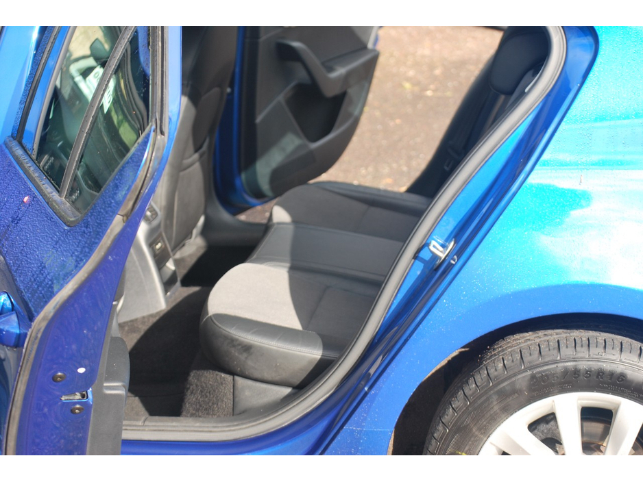 2020 Skoda Octavia - image 9