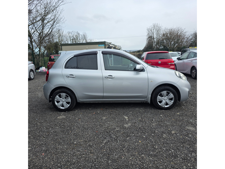 2015 Nissan March - image 9