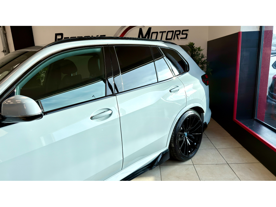 2023 BMW X5 50E MSPORT PRO €80,995