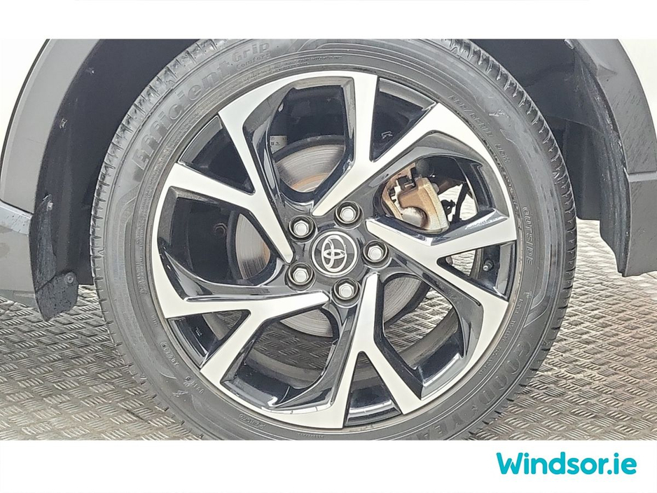 2017 Toyota C-HR 1.8 HYBRID SPORT €17,995