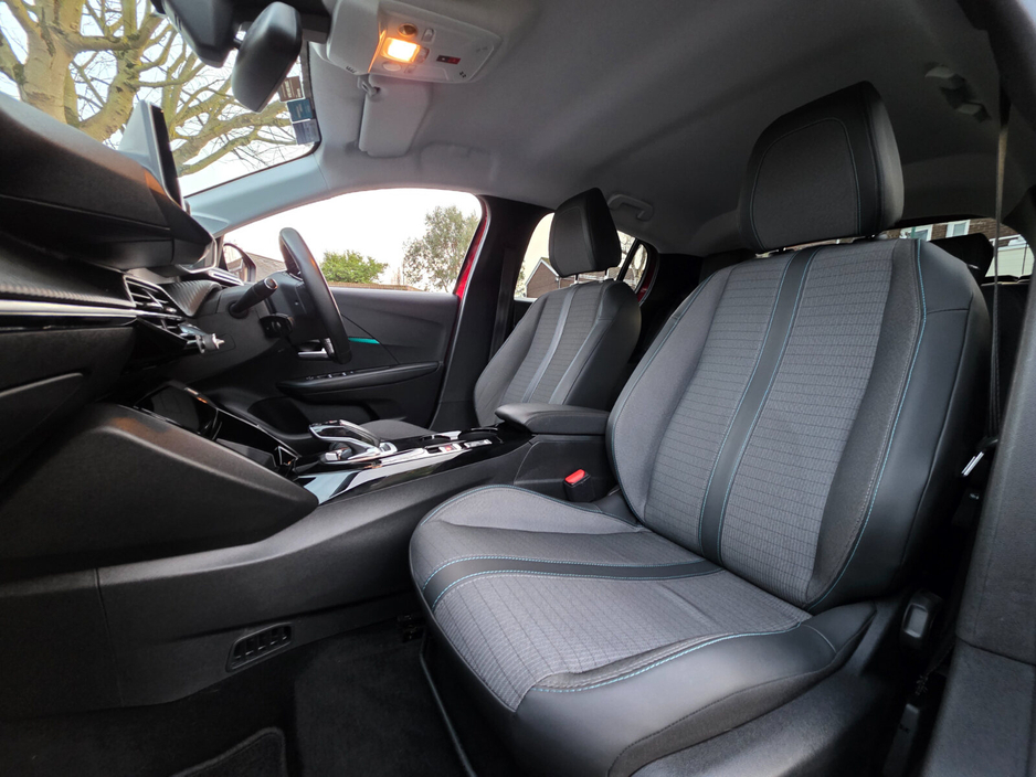 2021 Peugeot 208 - image 22