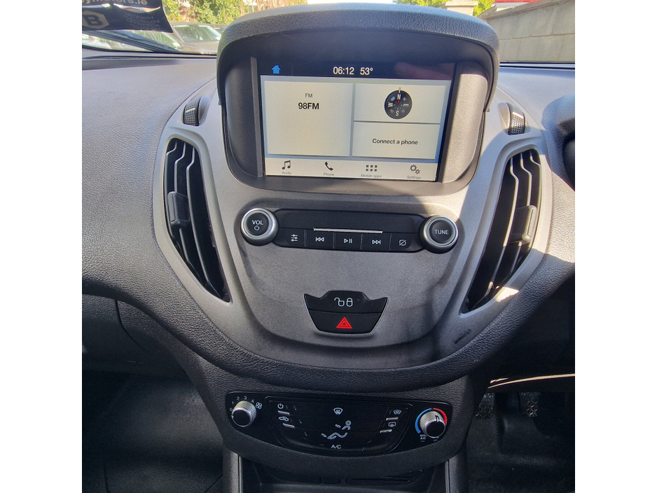 2019 Ford Courier - image 8