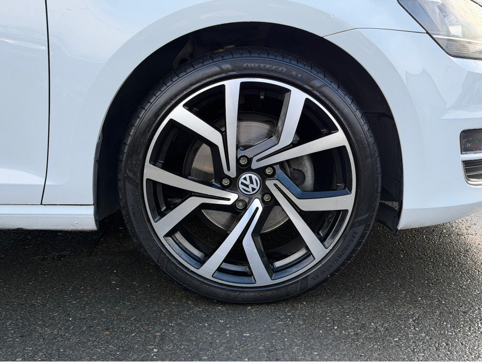 2016 Volkswagen Golf - image 12