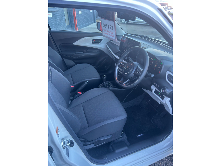 2025 Suzuki Swift 1.2 HYBRID MOTION 5DR ONLY 200KM €21,750