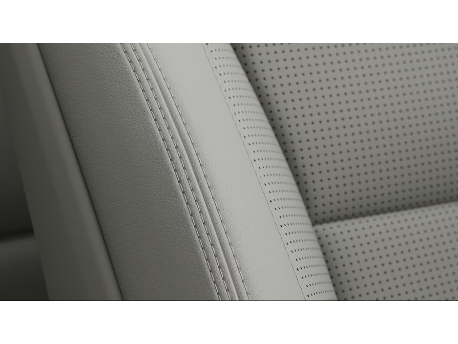 2026 Volvo XC60 - image 21