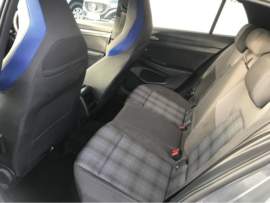 2023 Volkswagen Golf - image 7