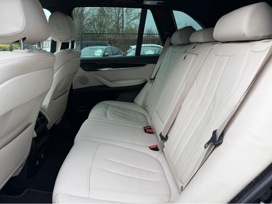 2016 BMW X5 - image 18