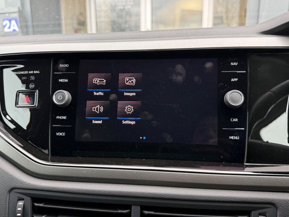 2018 Volkswagen Polo - image 12