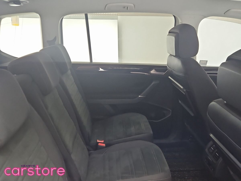 2016 Volkswagen Touran - image 10