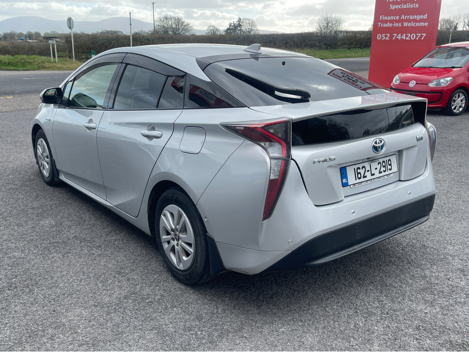 2016 Toyota Prius - image 5