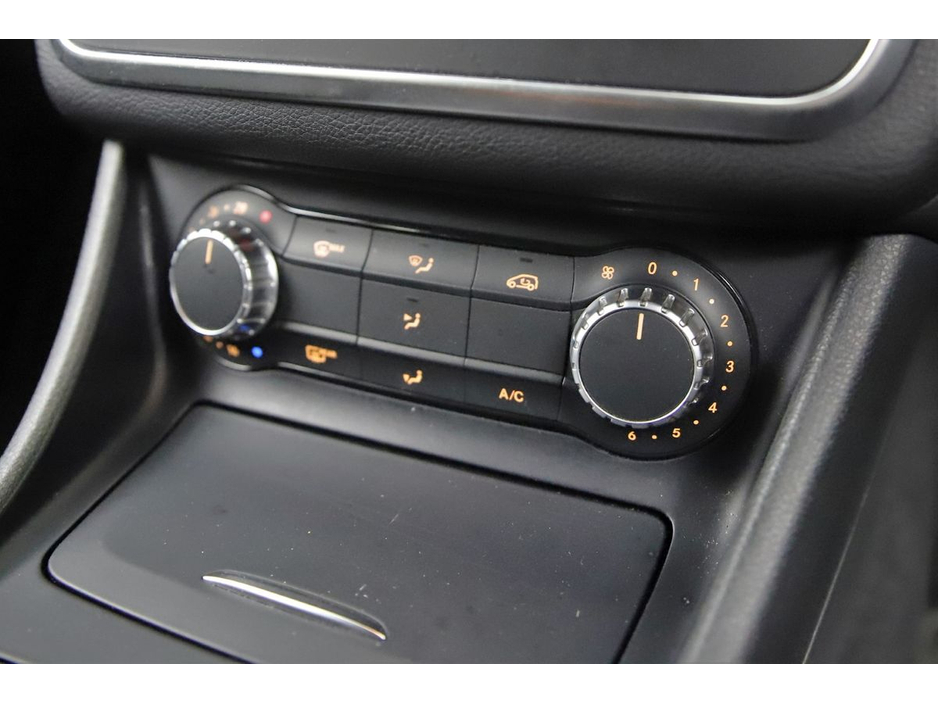 2016 Mercedes-Benz GLA Class GLA 180 *HALF LEATHER*REVERSE CAM*PARK SENSORS* €18,890