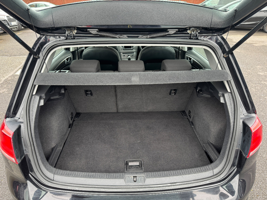 2013 Volkswagen Golf - image 16