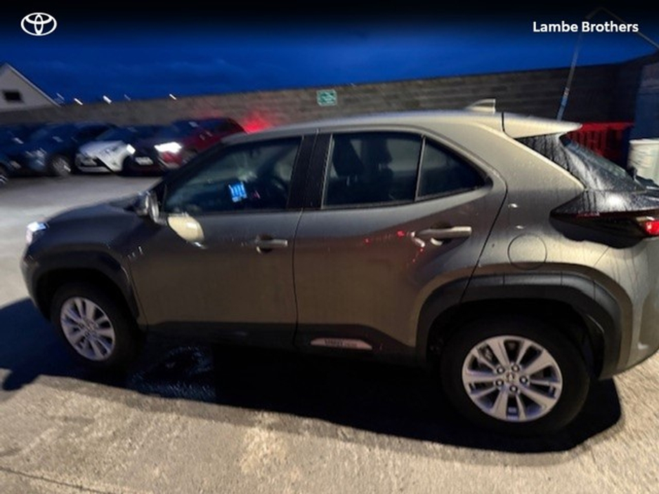 2025 Toyota Yaris Cross - image 7