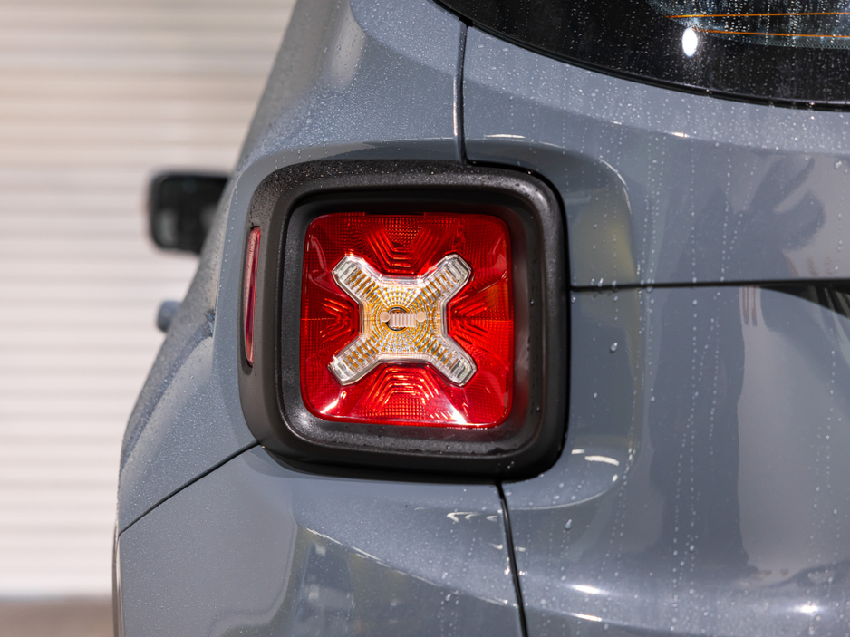 2015 Jeep Renegade - image 10