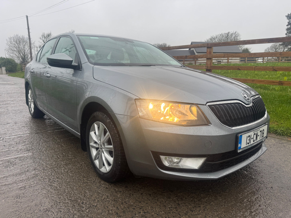 2013 Skoda Octavia - image 2